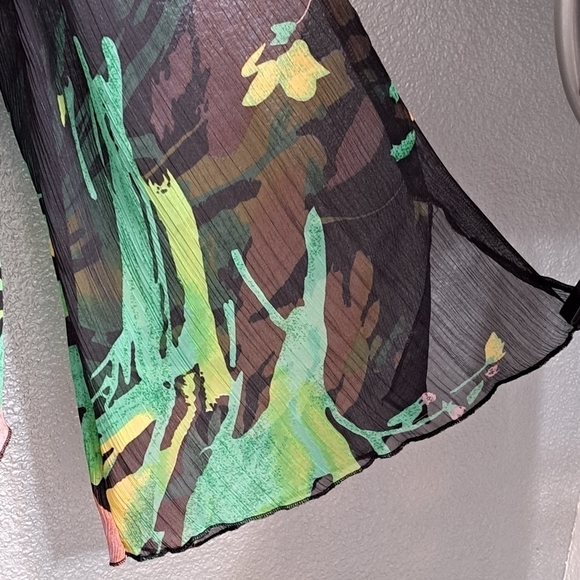 Women's Oversized Two Tiered Blouse - Picture 3 of 6